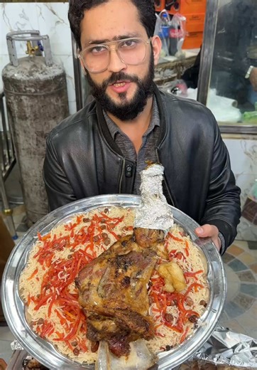 1 KG Lahm Dumpuht 3000/ at Sakhi Restaurant main Shuba Chowk Peshawar | Peshawar Streetfood #Sakhirestaurant #specialplatter #zabisakhivlog #foryoupage @Zabisakhi vlog