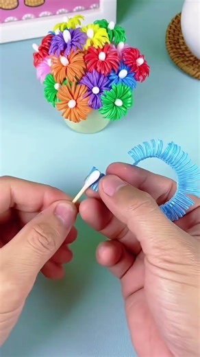 Upcycle Used Straws into Spring Flowers - Craft DIY Video