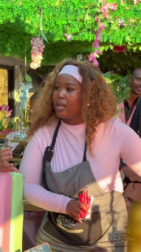 Come with us on a High Tea Bus in Cape Town