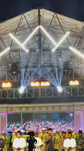 puncak kerinduan🌹✨ grup hadrah: @Ahbaabul Musthofa Madiun @fandy iraOne all crew: @Rino Ferdi @🄷🄴🅁🅄 🅸🅱🅻 @IBLprosound @🅰️rdhan @PMD audio @AHG AUDIO @AHA MULTIMEDIA @w_GenD @Fendi Temon @RS Lighting. tag: #fyp #iblprosound #beranda #ahbabulmustofa #cakfandy