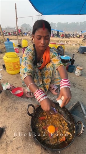Bhokkad Foody on Instagram: "Adiwasi style chicken pachoni with anda bankar tayar #food #foodie #streetfoodindia #streetfood #trendingreels"