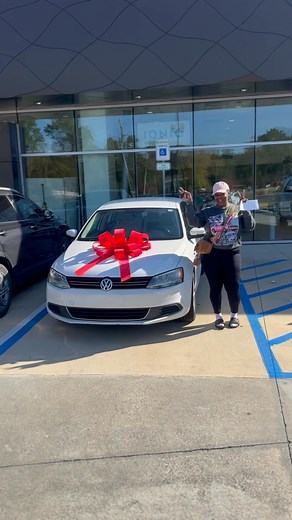 🚨Ooowwweeeeee🚨 Congrats to Chere Patch on her 2014 Volkswagen Jetta‼️‼️ FIRST TIME BUYER 🚨 Welcome to the Serra family‼️‼️ Challenged Credit? Fresh Start Program🌟 No Credit Established? First Time Buyers Program🌟 💵 $100 Referall program for someone you send to me 💵🌟 🚙Buying vehicles (whether you still owe money or not) ✅ 🤔Out of state? Not a problem!!We DELIVER😎 📲678-276-5917 to join the Family📲 📧timothyj@serrahyundai.com📧 Serra Hyundai Steve Vincent Serra #SerraHyundai #serrastro