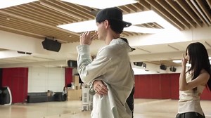 10K views · 512 reactions | Tzuyu and Corbyn Besson exchange their gifts Corbyn က Tzuyu အတွက် Bouquet flowers နဲ့ American Chewy candy လက်ဆောင် ပေးခဲ့ပါတယ် 﫶 | Everyday Everynight with Tzu | Facebook