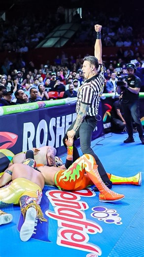 Arena México | La falta de control le costó caro a Crixus, Alom y Troyano, quienes fueron descalificados tras lanzar por encima de la tercera cuerda a... | Instagram