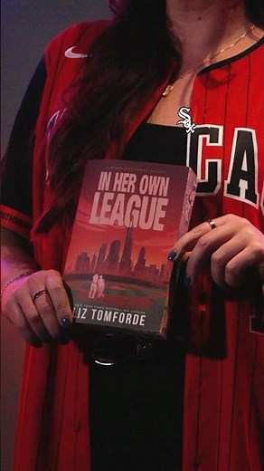 Liz Tomforde in the place we love the most! ⚾️ #booktok #inherownleague #windycityseries