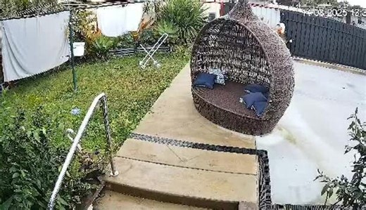 1.4K views | This delivery driver arrived to drop a courier just as it began to rain. Seeing no one was home and some clothes still hanging on the line, they kindly brought them in. Seeing this thoughtful gesture moved the homeowner when they later saw the security footage. | Jukin Copyright Management | Facebook