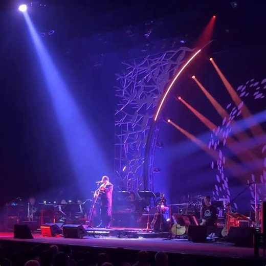 さだまさし on Instagram: "今夜の📺WOWOWまもな〜 「さだまさし コンサートツアー2025 生命の樹～Tree of Life～」 12月28日(日) 21:45〜 WOWOWにて放送・配信 42公演の全国ツアーから11月22日の東京国際フォーラム公演の模様をお届けします 詳しくは番組ホームページをご覧ください https://www.wowow.co.jp/music/sada_masashi/ . #さだまさしコンサートツアー2025 #生命の樹treeoflife #グレープ吉田政美 #さだまさしsadamasashi #母標"