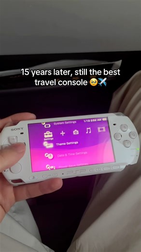 The only portable console that lasts an entire flight ✈️
