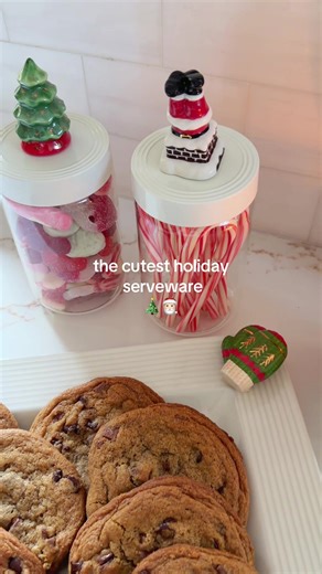 Serving up holiday cheer, one adorable dish at a time. 🎄