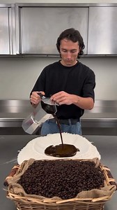 Art Select on Instagram: "Magri Alberto (@pastrychef_am), a talented Italian pastry chef, has gained immense popularity on social media platforms for his visually stunning and delectable pastry creations. His signature dish is undoubtedly his croissants, which he prepares with meticulous attention to detail and innovative fillings.🥐🍫"