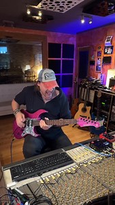 🎸🔥 80’s SOLO 🎸🔥 Llevo un tiempo trabajando en mi disco en solitario… Un disco lleno de melodías, temas instrumentales y algunos temas cantados. Mucha música nueva y algunos temas escritos en los 90’s, quiero plasmar mi esencia entera. Pronto contaré novedades 🤗 | David Palau