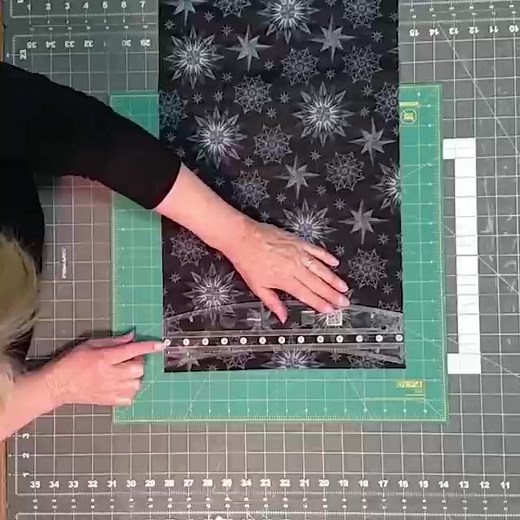 This Wave Ruler will add a quick curve to any traditional or paper-pieced block measuring 6" or 12" in width and 3½" or greater in length. | Sewing lessones | Facebook