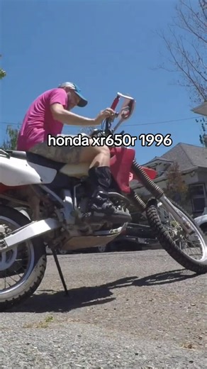 Trilhas de Moto: Aventura com Honda XR650R 1996