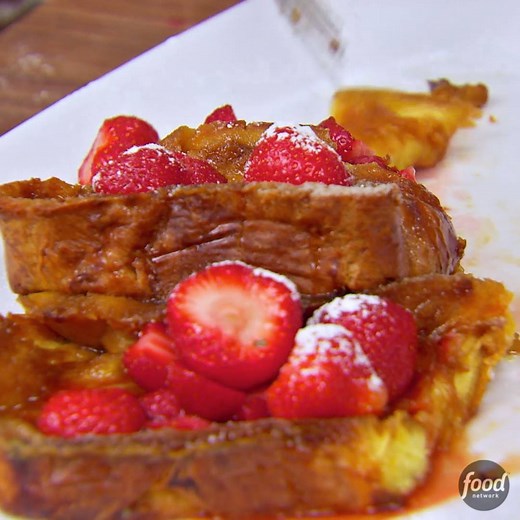 Work hard and brunch harder with Creme Brulee French Toast from Bobby Flay 🍴 Subscribe to discovery to stream all of Brunch @ Bobby's and so much more: https://links.discoveryplus.com/mmWA0fosBgb. #discoveryplus | Food Network