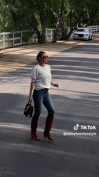 Daisy Fuentes Style (@daisyfuentesstyle) - Good morning you gorgeous ray of f*cking sunshine ☀️ Go slay the day, #daisyfuentesstyle