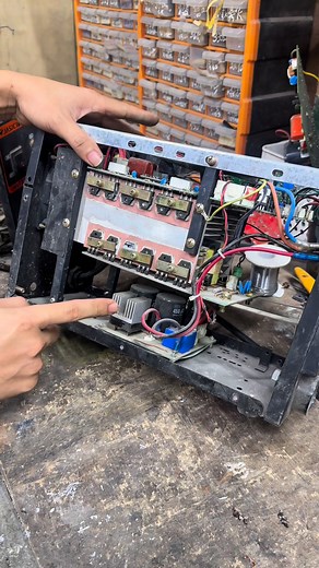 142K views · 2K reactions | Cách sửa máy hàn điện tử cắm điện bị chập nguồn nhảy át lh sửa máy 0962323444 | Hậu Máy Hàn | Facebook