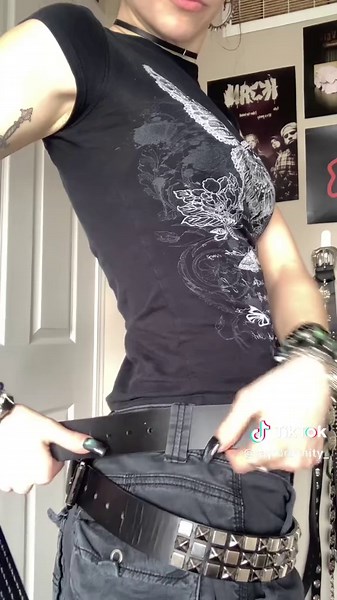 How to Style Multiple Belts for Unique Outfits