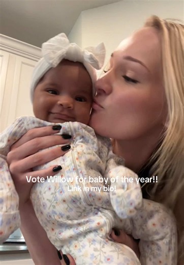 Link in my bio! 1 free vote a day and votes are worth double today!💓 #auntielife #auntchloe #itscoco #babies #xyzbca