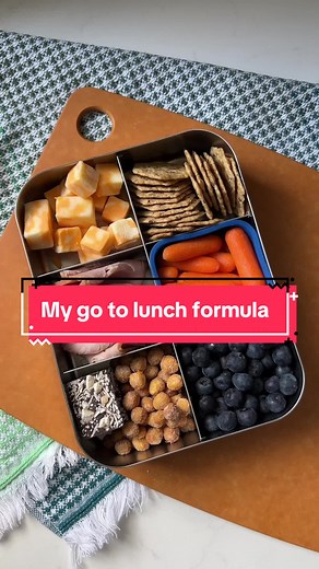 Dietitian approved blood sugar froendly lunch formula: 1-2 fruits or veggies Something crunchy 1-2 proteins Something fun How would you do this formula?? #milknhoneynutrition #diabetes #bloodsugar #type1 #t1d #type1diabetes #type2 #t2d #type2diabetes #prediabetes #bloodsugarfriendly