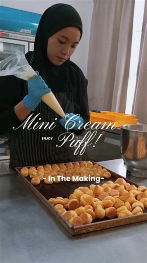 Mini Cream Puff in The Making #AiLoaf #bakery #pastry #cafe #dessert