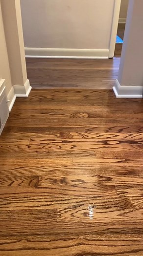 Looking to give your hardwood floors a fresh new look? Bona Traffic HD is the perfect solution for a premium finish that will stand the test of time. Our water-based formula is specially designed for high-traffic areas, providing unbeatable protection against daily wear and tear. Plus, Traffic HD is GREENGUARD GOLD certified, ensuring that it's safe for use in homes and other indoor living spaces. ✨ 📸 nwsuperiorflooring | Bona US Professional