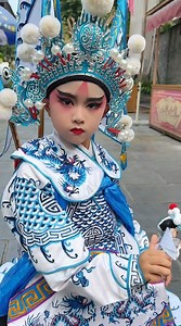A skilled photographer has helped a child transform into a real-life version of a traditional Chinese opera doll. #Heritage #FunChina | China Plus Culture