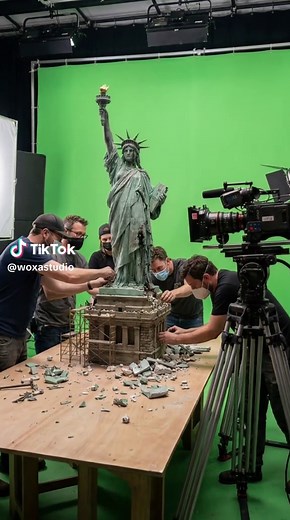 Behind the Scenes: Miniature Film Sets - Anaconda | How It's Made