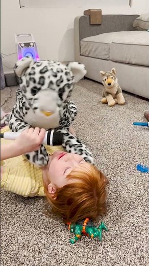 CAT vs DOG FiGHT!! Adley Story Telling with Stuffies! Romeo & Juliet Story Time with ANiMALS