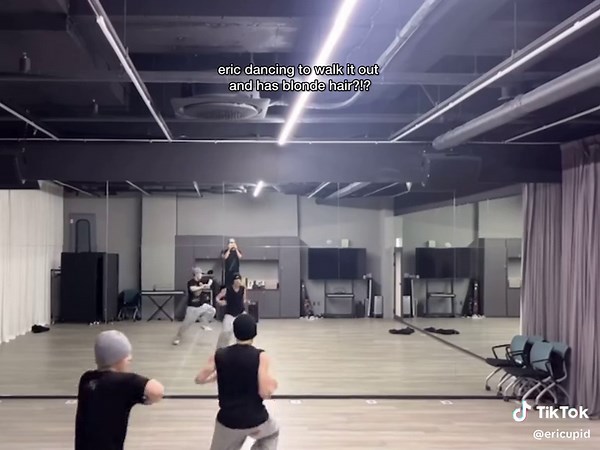 Mesmerizing Dance Moves by Eric Sohn from The Boyz