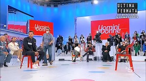 188K views · 1.7K reactions | Il distacco da Ida porterà a nuove consapevolezze? #UominieDonne | Uomini e Donne | Facebook