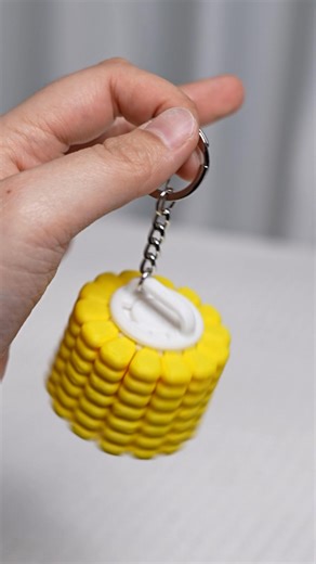 Carry your 3D-printed stress-relief toy with you! 🧷🌽 A corn shaped puzzle that, when not in use, doubles as a charming keychain. 👜✨ Filament: High Speed PLA White High Speed Matte PLA Pri-Yellow Model from MakerWorld: papu 🔗Click on https://www.sunlu.com/ for more info about SUNLU filaments. #sunlu #3dprinting #3dprint #3dprints #3dprinter #3dmodel #3dmodels #3dprintinglife #3dprintingcommunity #3dprintingservice #3dprintingindustry #3dprintedmodels #printer3d #3dprintingnerd #3dprintingidea