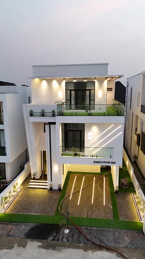 Contemporary 5-Bedroom Home Tour with Luxury Amenities