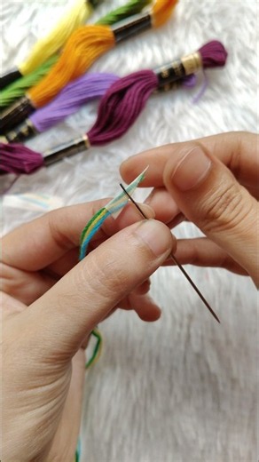 Threading tips for beginners #tips #knitting #diy #tricks #tipsandtricks #needle #crochet