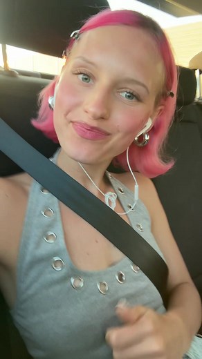 Filmy użytkownika Marta Różańska (@marta.err) z muzyką NIENAWIDZĘ BYĆ W KLUBIE - gombao333333