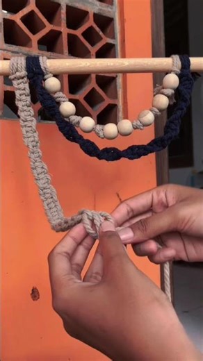 Proses pembuatan makrame