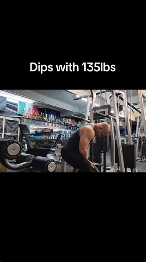 5 reps with 135lbs great training toolfor the bench. #benchpress #powerlifting #bodybuilding