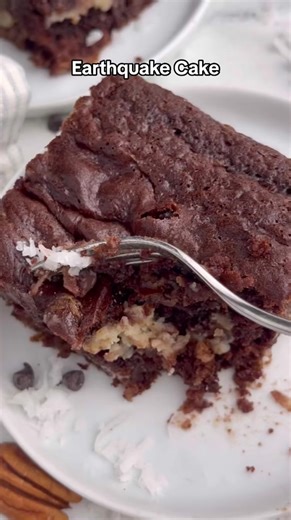 Easy Earthquake Cake Recipe: Gooey Chocolate Delight