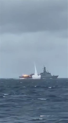 Warship Anti-Missile Defense: Massive Decoy Launch! ⚓💥 #military