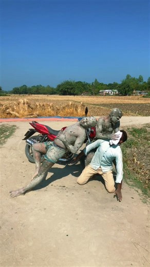 Do you catch the statue