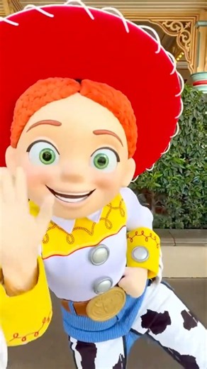 Jessie from Toy Story Tipped Her Hat 🤠❤️ | Disney California Adventure