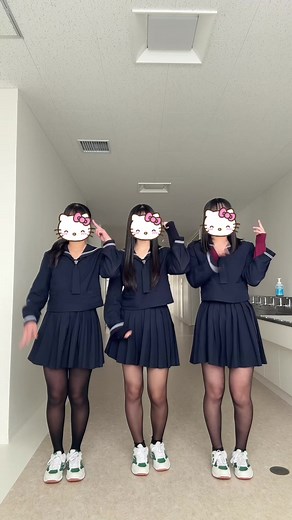 黒タイツとその魅力的なコーディネート