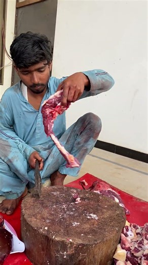 This Butcher’s Knife Skills Are Insane 🔪#butcherskills #meatcutting #meatprocessing #cuttingskills