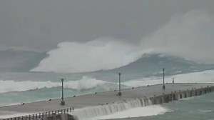 429K views · 3.4K reactions | High waves hit Tokyo Typhoon will approach Tokyo most nearly this evening | Japan Tomo | Facebook