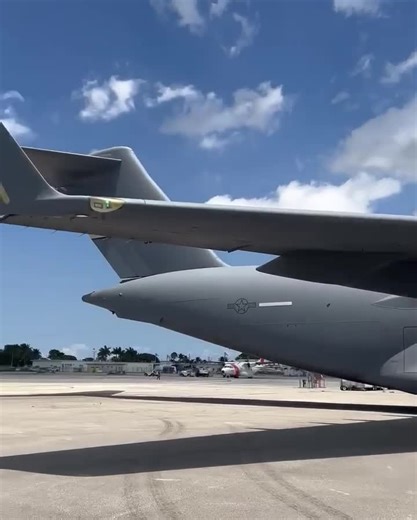 2.6K views · 100 reactions | Let’s check out the C-17 at the Miami Beach Air Show, the Boneyard Safari crew is out at the #HyundaiAirandSeaShow see if you can spot us. #boneyardsafari #usaf #c17 | Boneyard Safari | Facebook