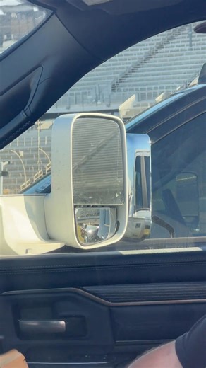 Spotted from a mile away, had to come level those mirrors 🤣🤣🤣Johnny Schultz Jon Rabe | Mike Malizio