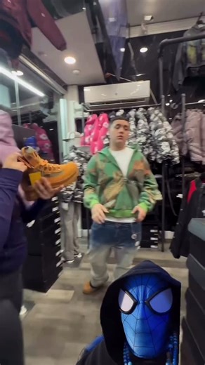 SPIDERCUZ on Instagram: "FUCCCC THOSE BOOTS 🥾 SHORTY HEAVY 🤣🤣🤣💙🕷️💙‼️ LIKE WE DEAD 💀 DONT CARE FOR DA BOOTS 🥾 BATMAN LOOKING AT ROBBIN AYO 🦇🔫"