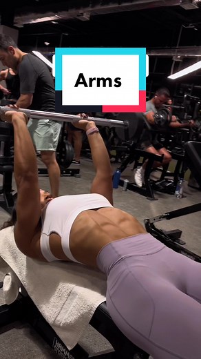 Arms superset. 3.5 weeks out 😬 #fitness #fitnessmotivation #bodybuilding #fitgilrs #gymtok #foryou @zentinel_athletics
