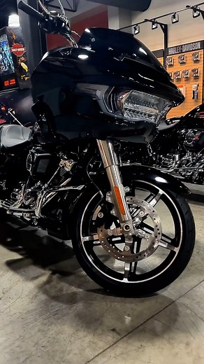 Keystone is revving up to Black Friday with the most popular metal ~ vivid black! Stay locked in for more on the Black Friday Sidewalk Showcase! #vividblack #harleydavidson #harley #streetglide #roadglide | Keystone Harley-Davidson