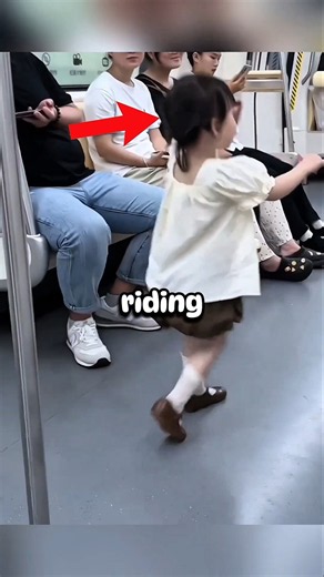 This Little Girl Made Friends on a Train in the Sweetest Way #shorts #wholesome #hearttouching #usa