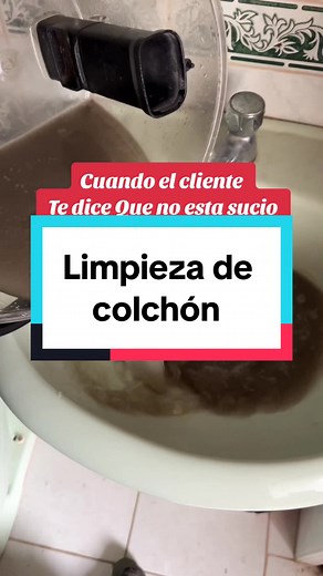 Cuando el cliente piensa que su colchón está limpio 🤧🤧🤧 #limpieza #topcleanlima #colchon #limpiezadecolchones